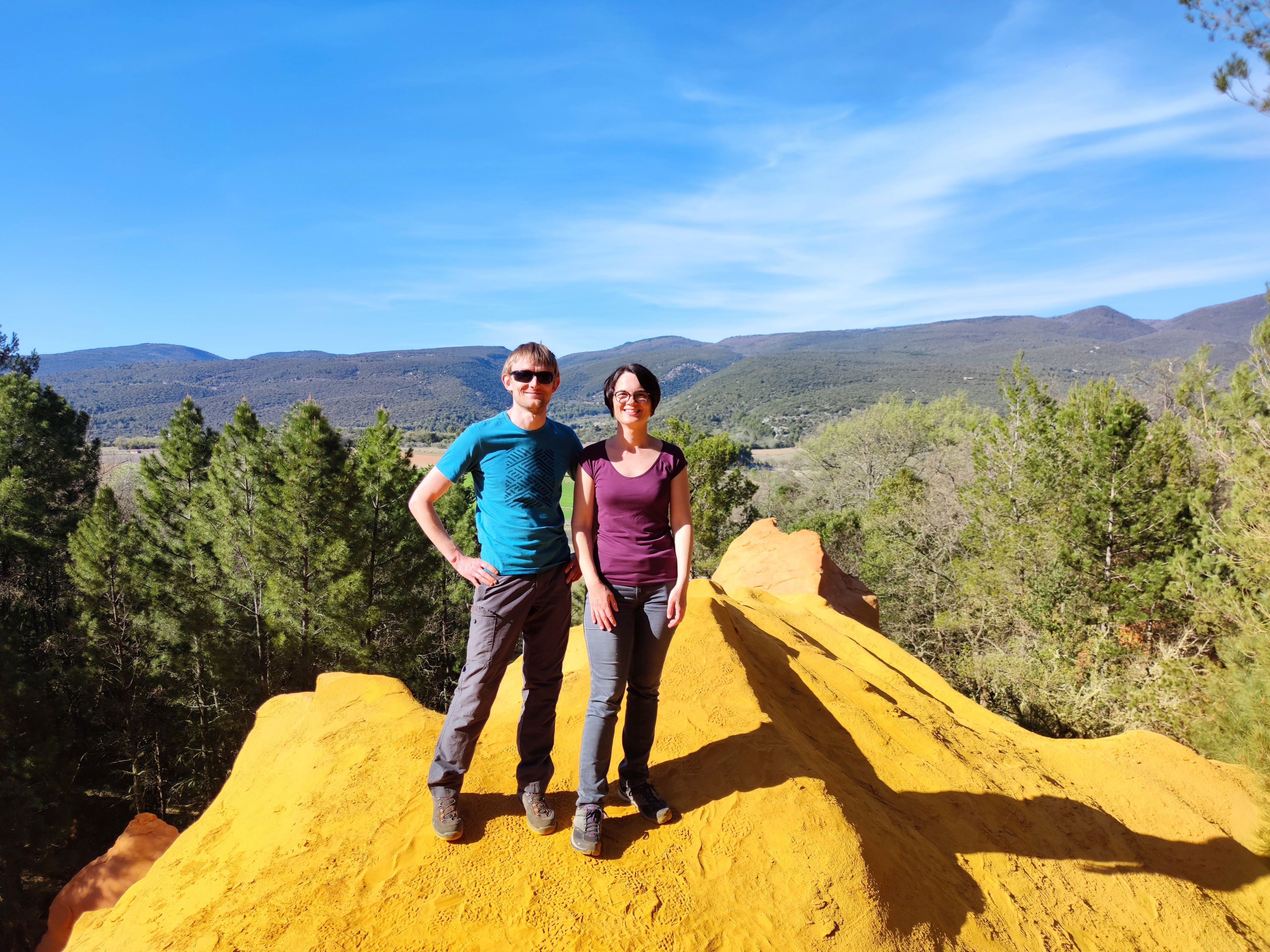 Alexandre Pottier et Delphine Hubert dans les ocres du Luberon