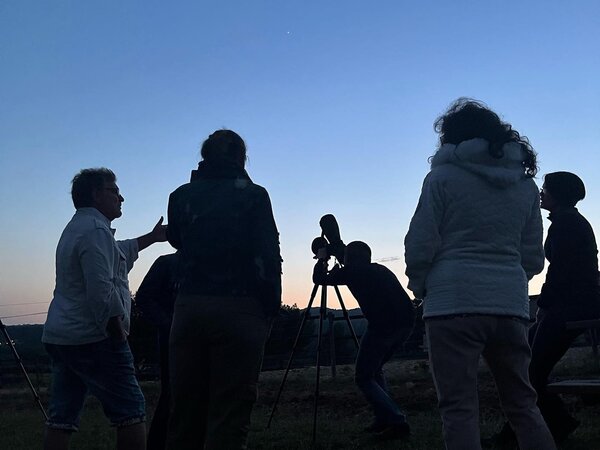 La Terre en tête guides leading a science activity in the Luberon