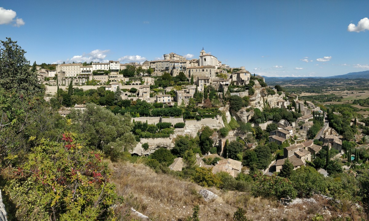 Gordes. Famous perched village in the Luberon, Provence
